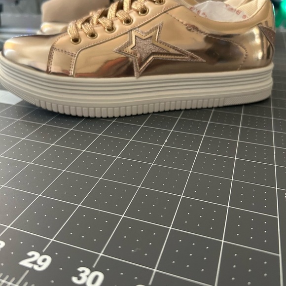 Nature Breeze Rose Gold Star Sneakers - Picture 5 of 10